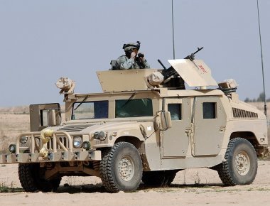 Desert Riders: Τα HMMWV των Πεζοναυτών των ΗΠΑ ασκούνται στην έρημο (βίντεο)